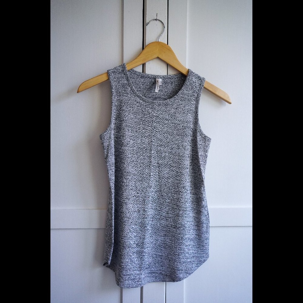 EUC Banana Republic Luxespun Crew Neck Tank with Shirttail Hem, Heather Grey, XS